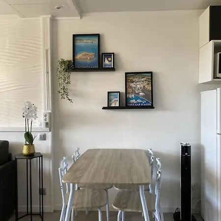 Vue Port Avec Parking Prive אגדה